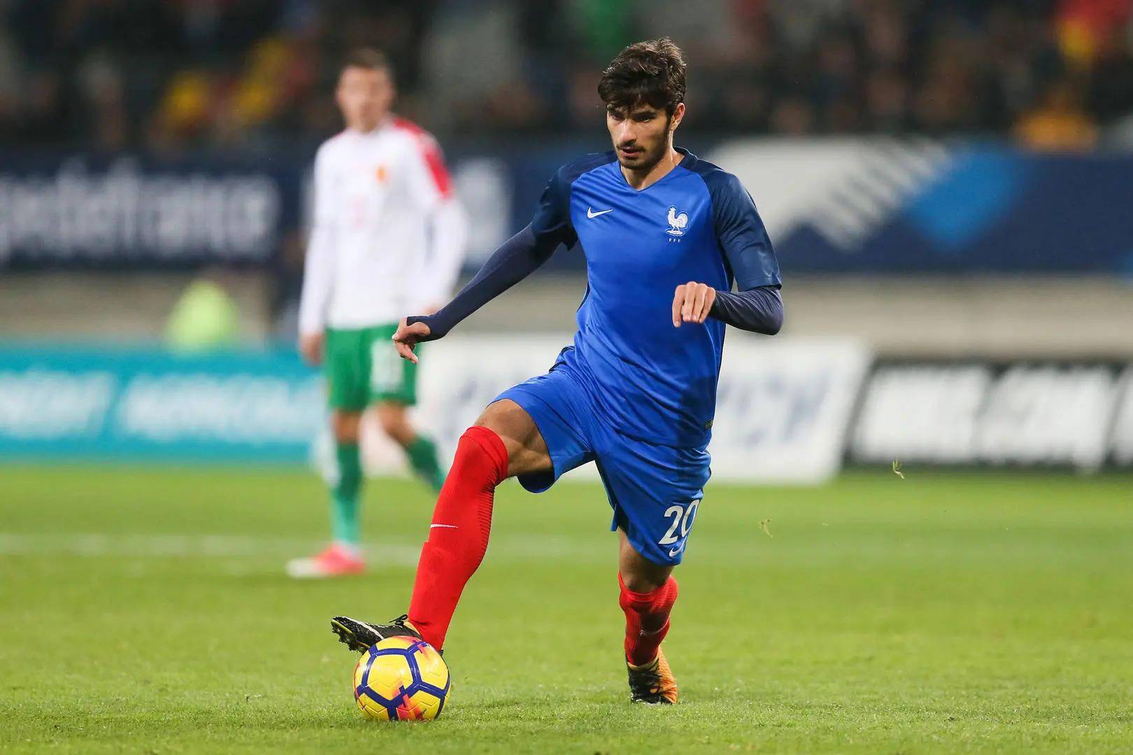 中心官方网站-今晚法兰克福备战法甲，单刀错失细节曝光，引发热议，身体对抗强度拉满的简单介绍