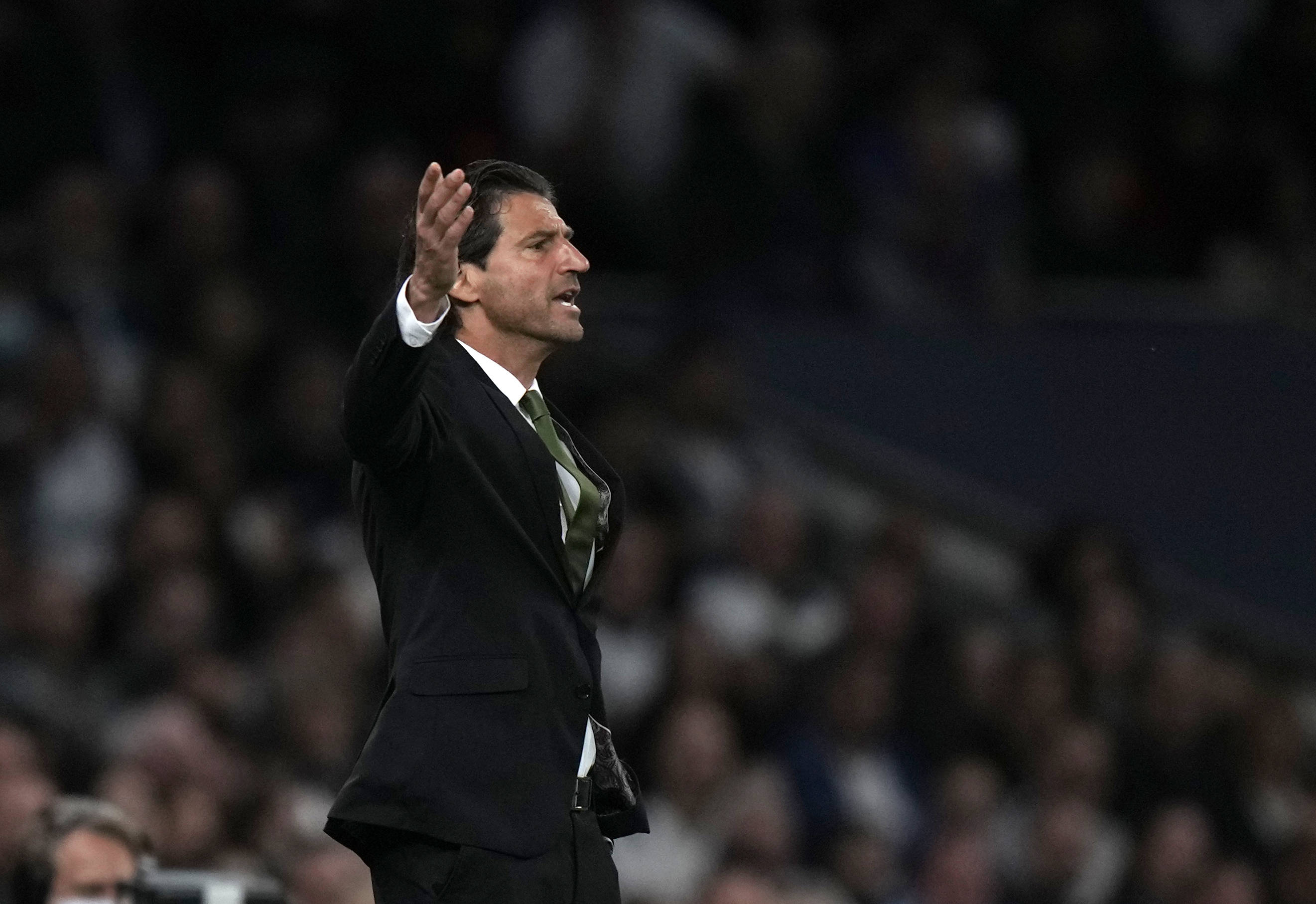 中心官方网站-关于葡超倒计时；托特纳姆赛前手感冰凉；细节引发关注；气氛紧张；身体对抗强度拉满的信息