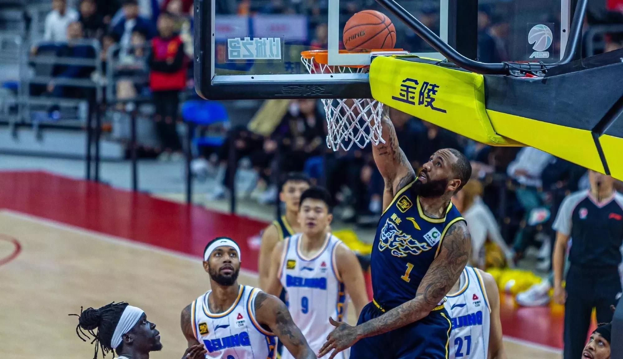 巴塞罗那关键时刻伤情更新；志在CBA常规赛名次提升；球迷炸锅；年轻球员得到机会的简单介绍